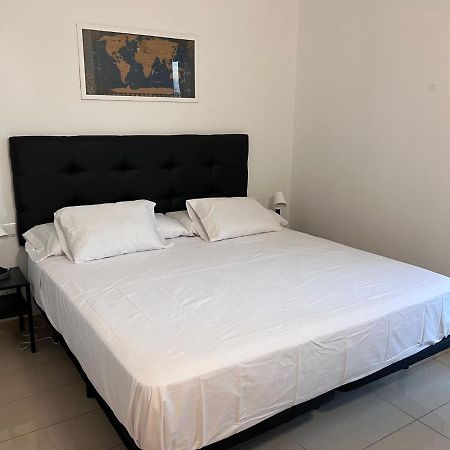 הוספיטלט דה יוברגאט Fira Gran Via 2 - Private Rooms In A Shared Apartment - Habitaciones Privadas En Apartamento Compartido מראה חיצוני תמונה