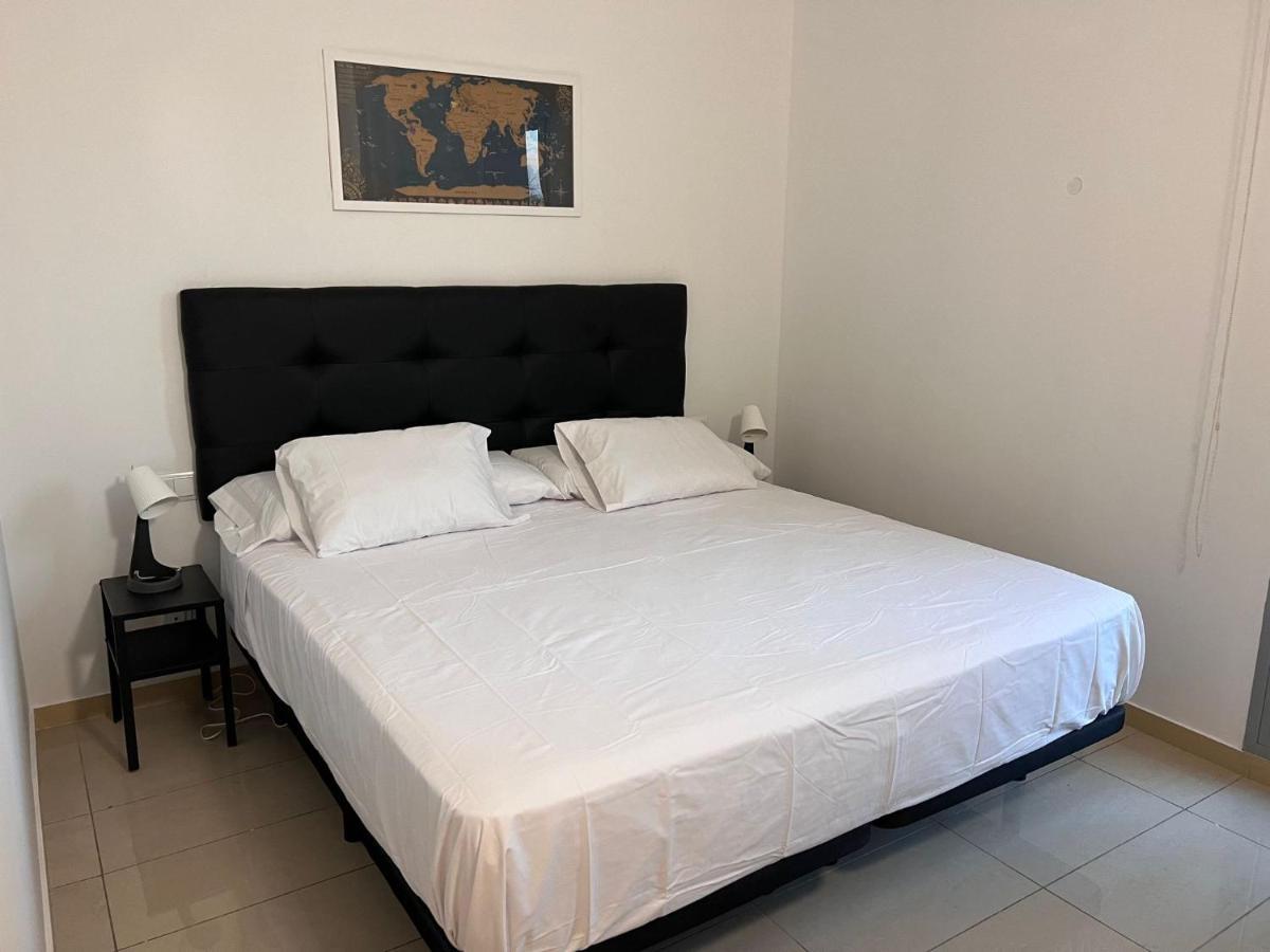 הוספיטלט דה יוברגאט Fira Gran Via 2 - Private Rooms In A Shared Apartment - Habitaciones Privadas En Apartamento Compartido מראה חיצוני תמונה