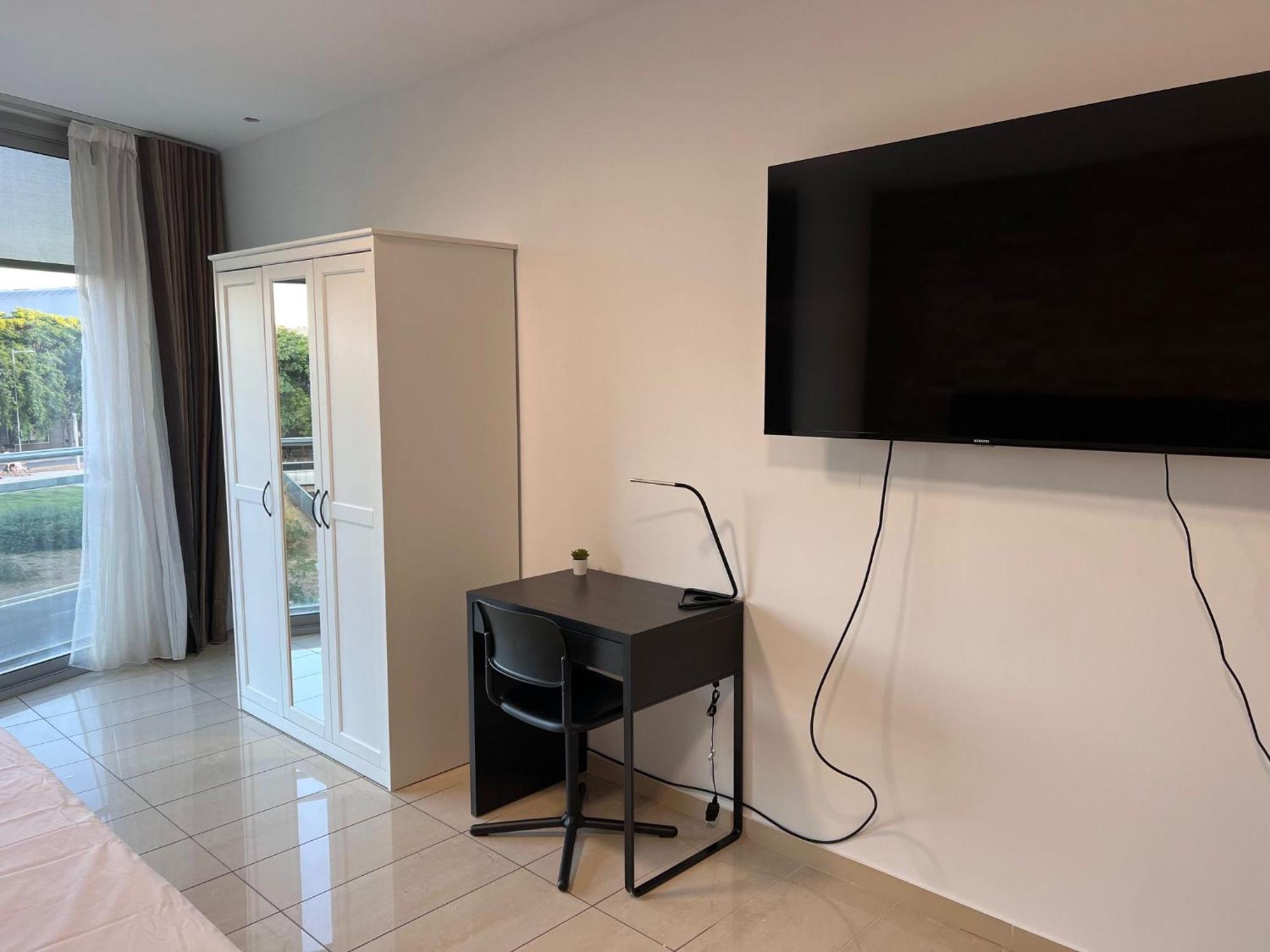 הוספיטלט דה יוברגאט Fira Gran Via 2 - Private Rooms In A Shared Apartment - Habitaciones Privadas En Apartamento Compartido מראה חיצוני תמונה