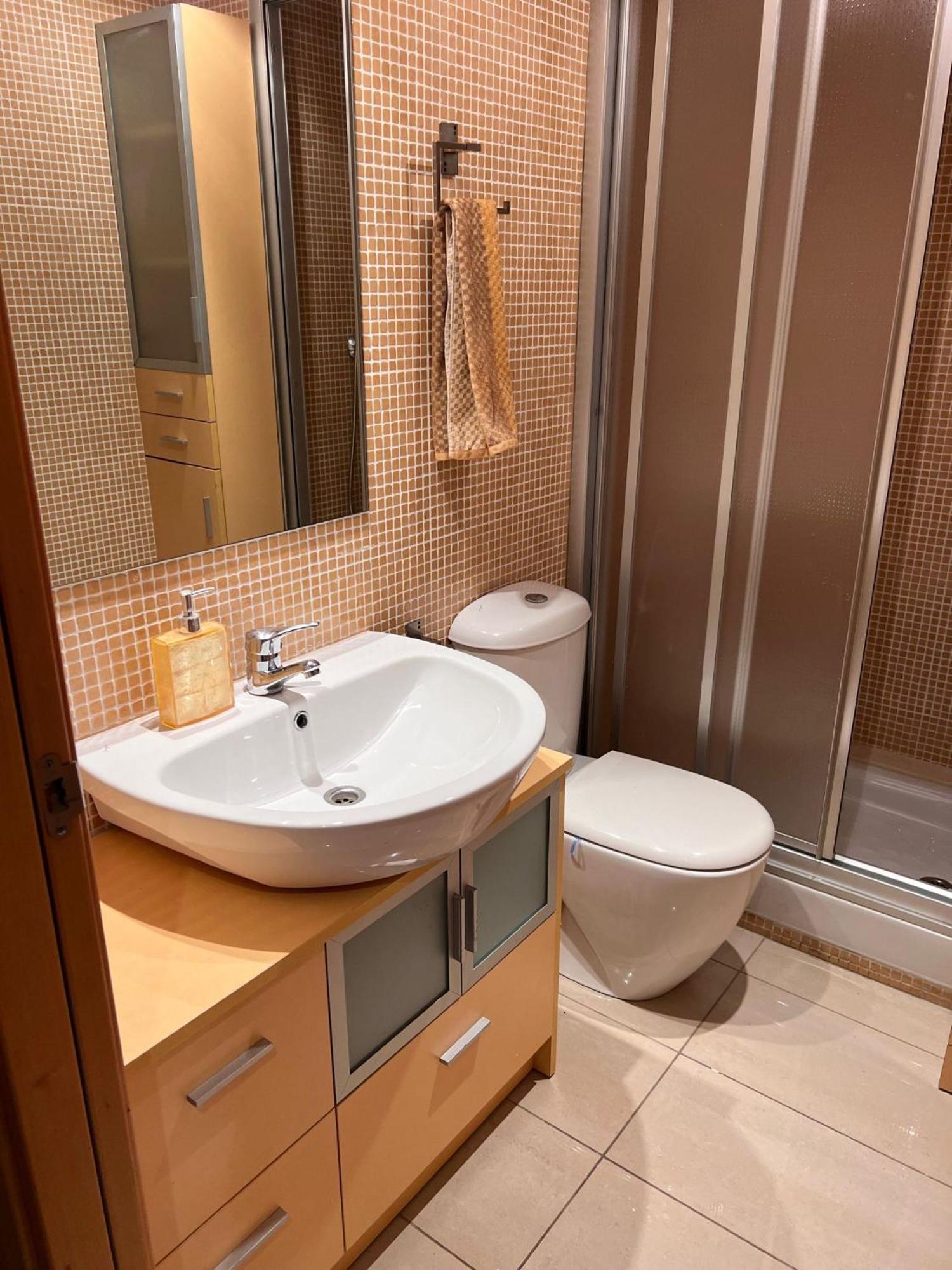 הוספיטלט דה יוברגאט Fira Gran Via 2 - Private Rooms In A Shared Apartment - Habitaciones Privadas En Apartamento Compartido מראה חיצוני תמונה
