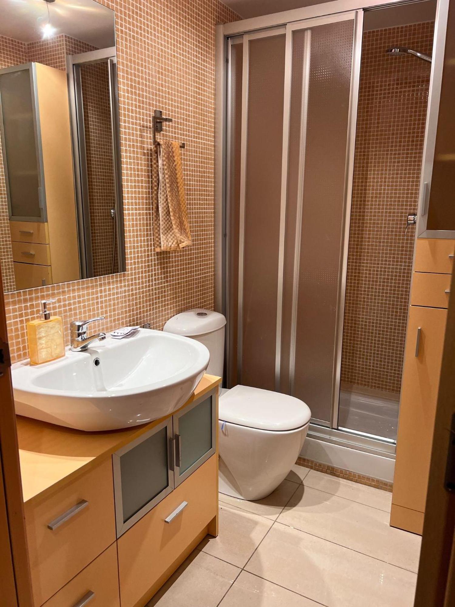 הוספיטלט דה יוברגאט Fira Gran Via 2 - Private Rooms In A Shared Apartment - Habitaciones Privadas En Apartamento Compartido מראה חיצוני תמונה