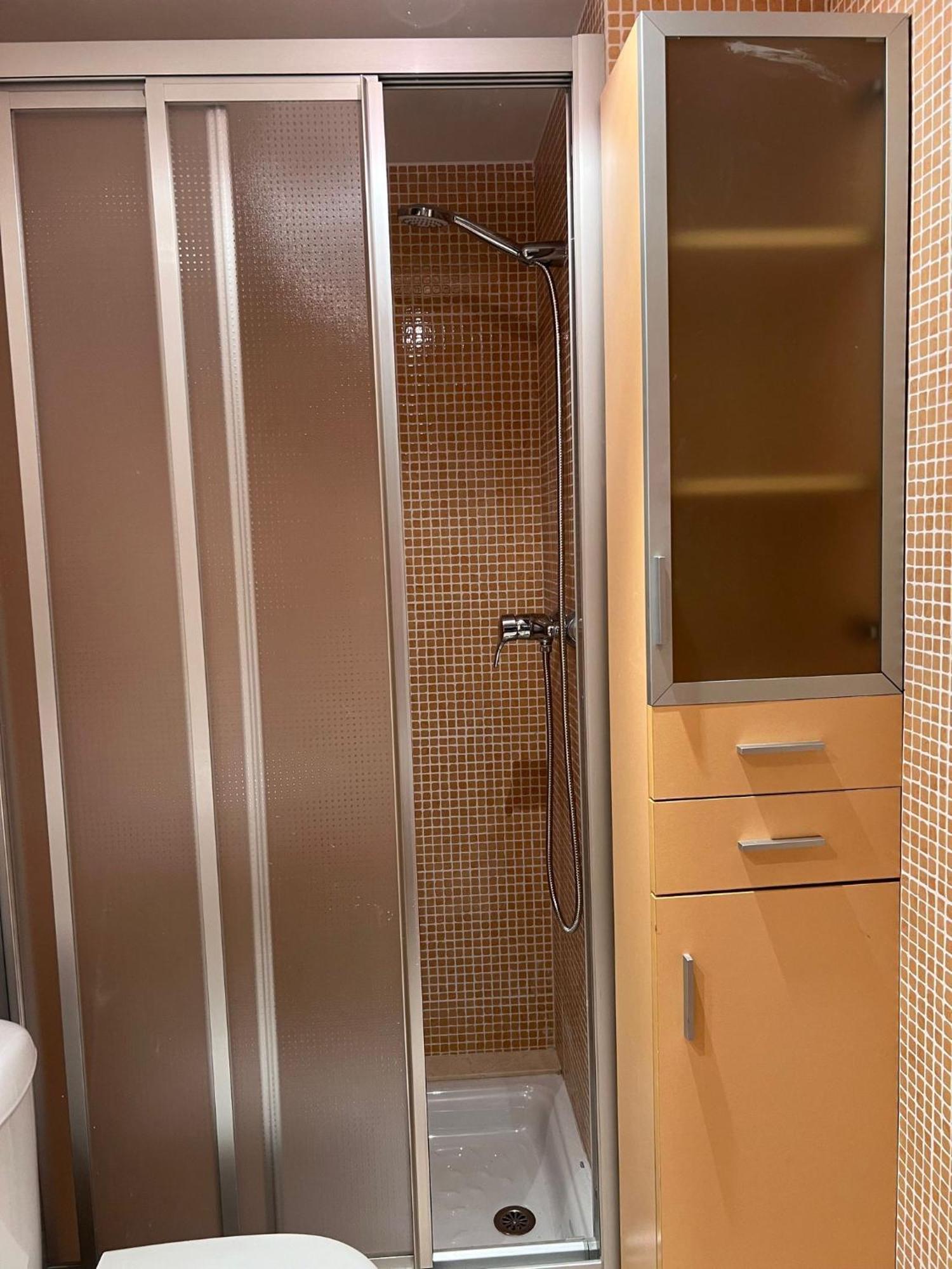 הוספיטלט דה יוברגאט Fira Gran Via 2 - Private Rooms In A Shared Apartment - Habitaciones Privadas En Apartamento Compartido מראה חיצוני תמונה