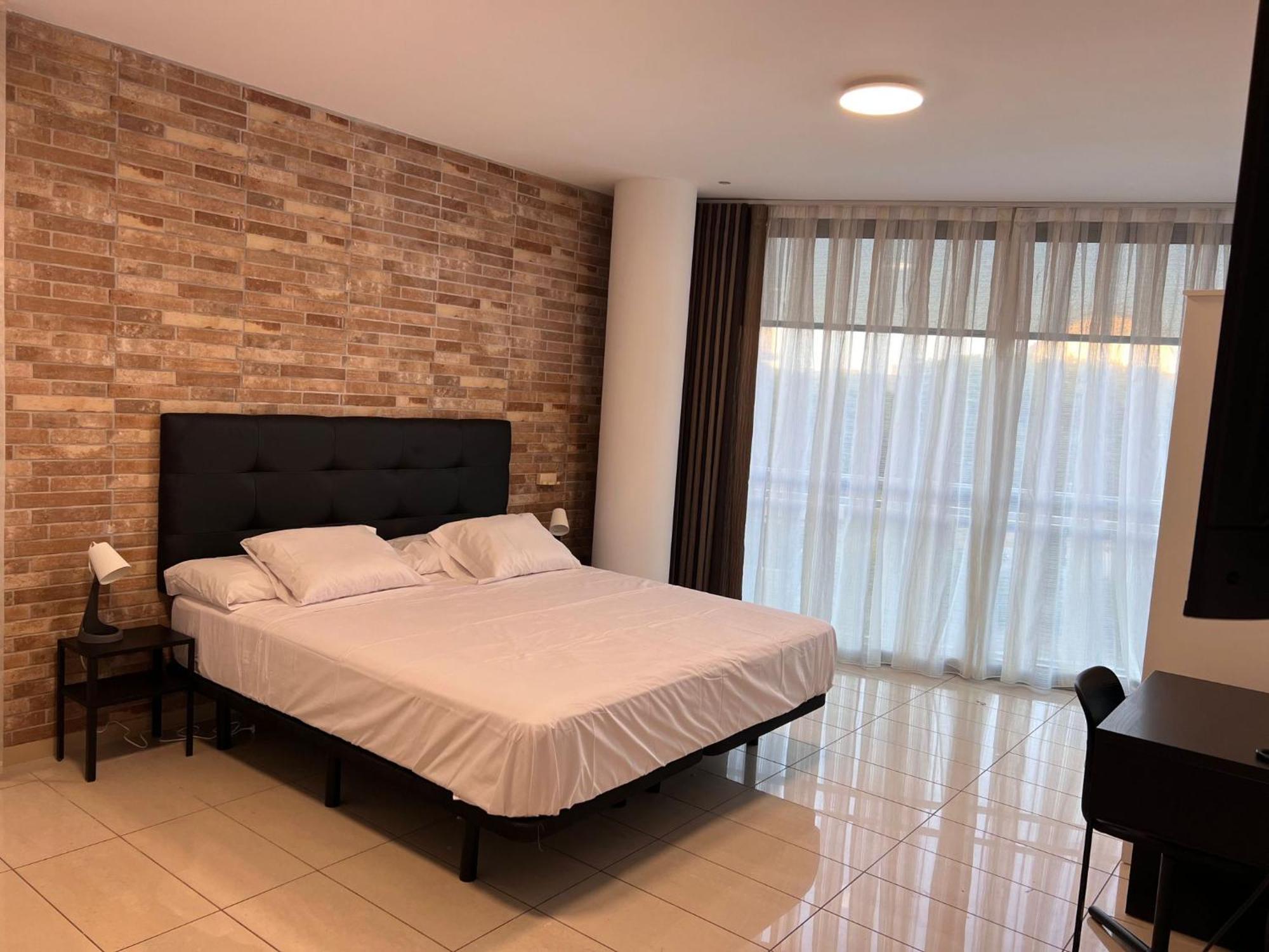 הוספיטלט דה יוברגאט Fira Gran Via 2 - Private Rooms In A Shared Apartment - Habitaciones Privadas En Apartamento Compartido מראה חיצוני תמונה