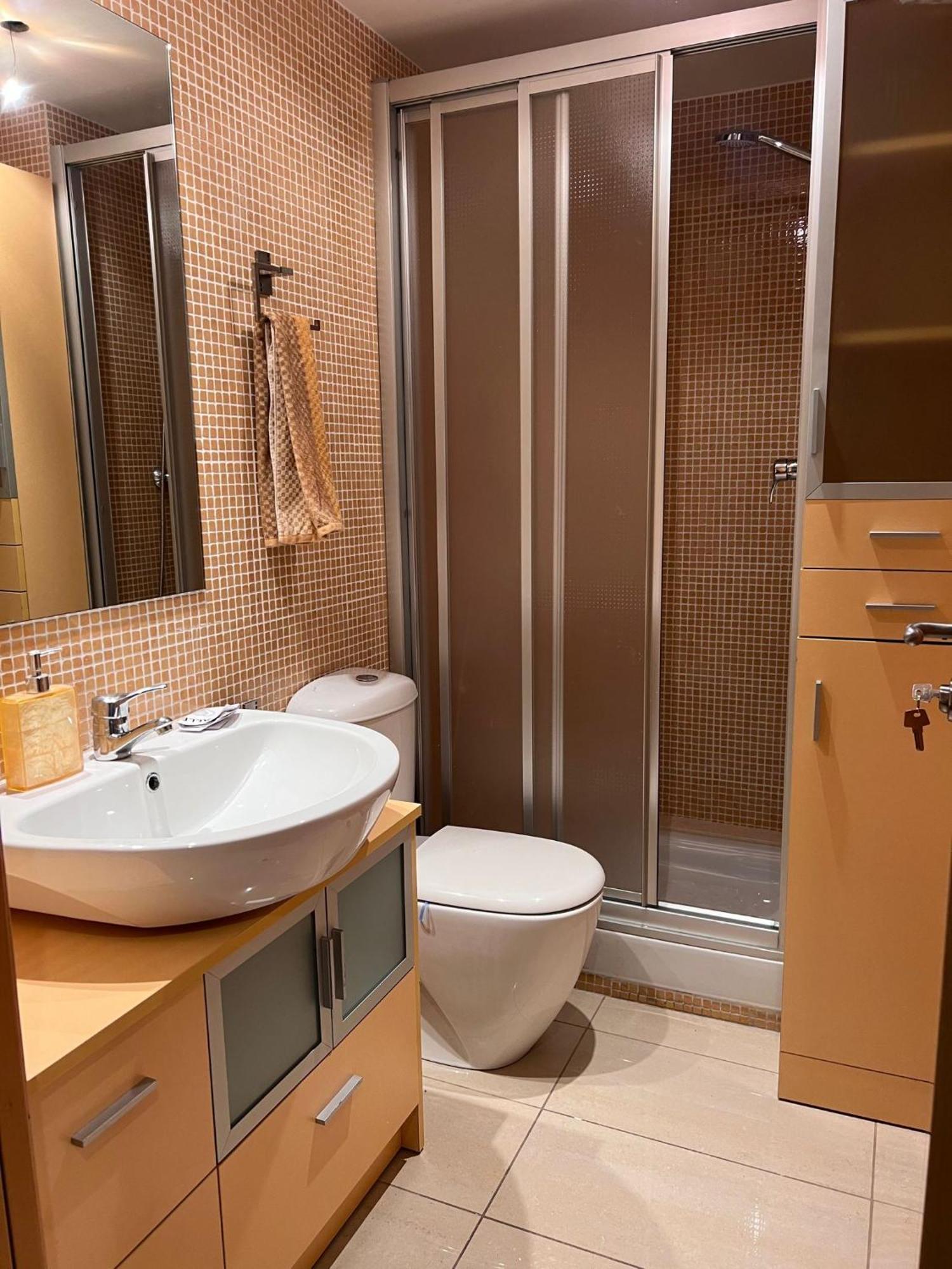 הוספיטלט דה יוברגאט Fira Gran Via 2 - Private Rooms In A Shared Apartment - Habitaciones Privadas En Apartamento Compartido מראה חיצוני תמונה