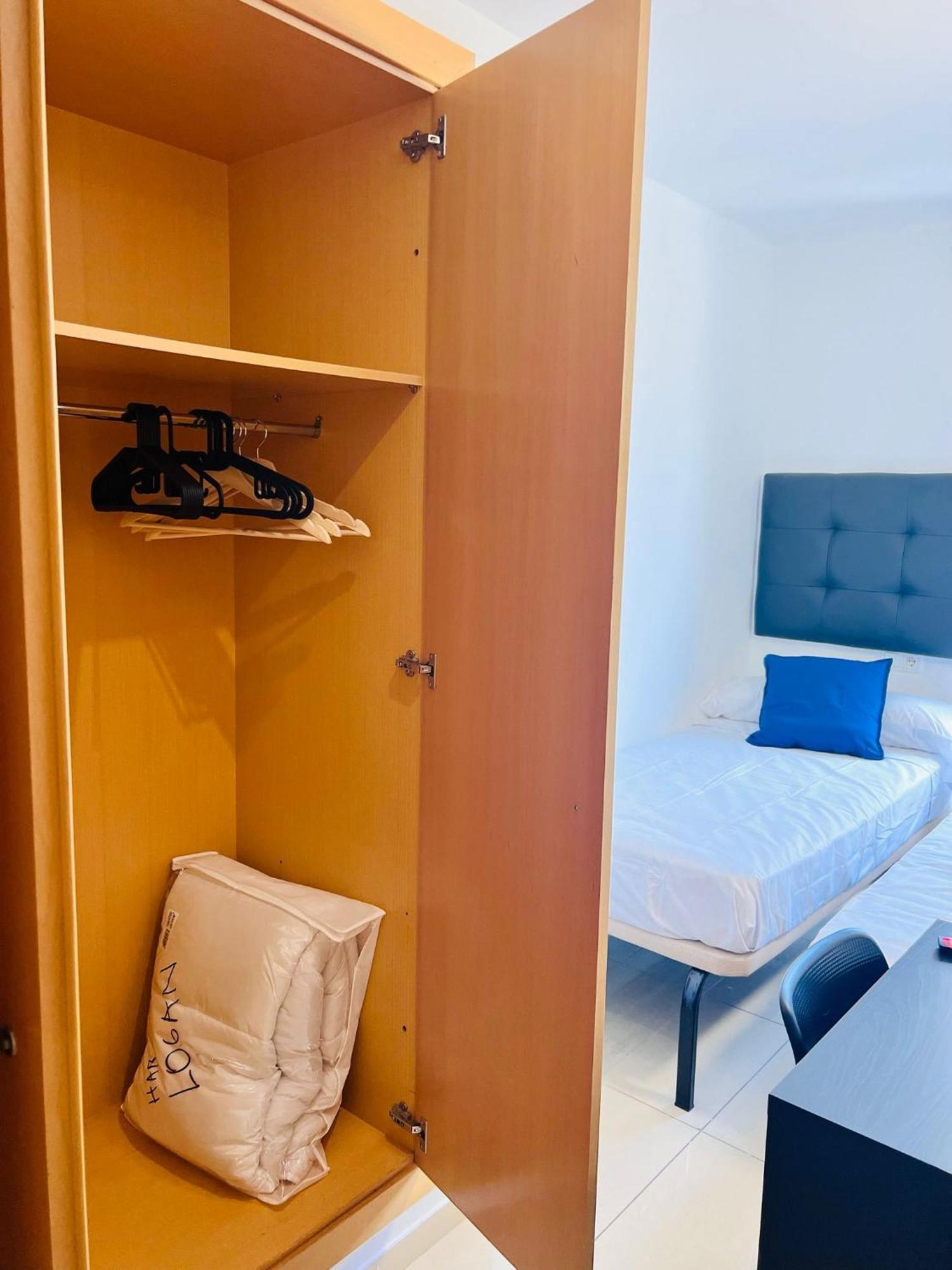 הוספיטלט דה יוברגאט Fira Gran Via 2 - Private Rooms In A Shared Apartment - Habitaciones Privadas En Apartamento Compartido מראה חיצוני תמונה
