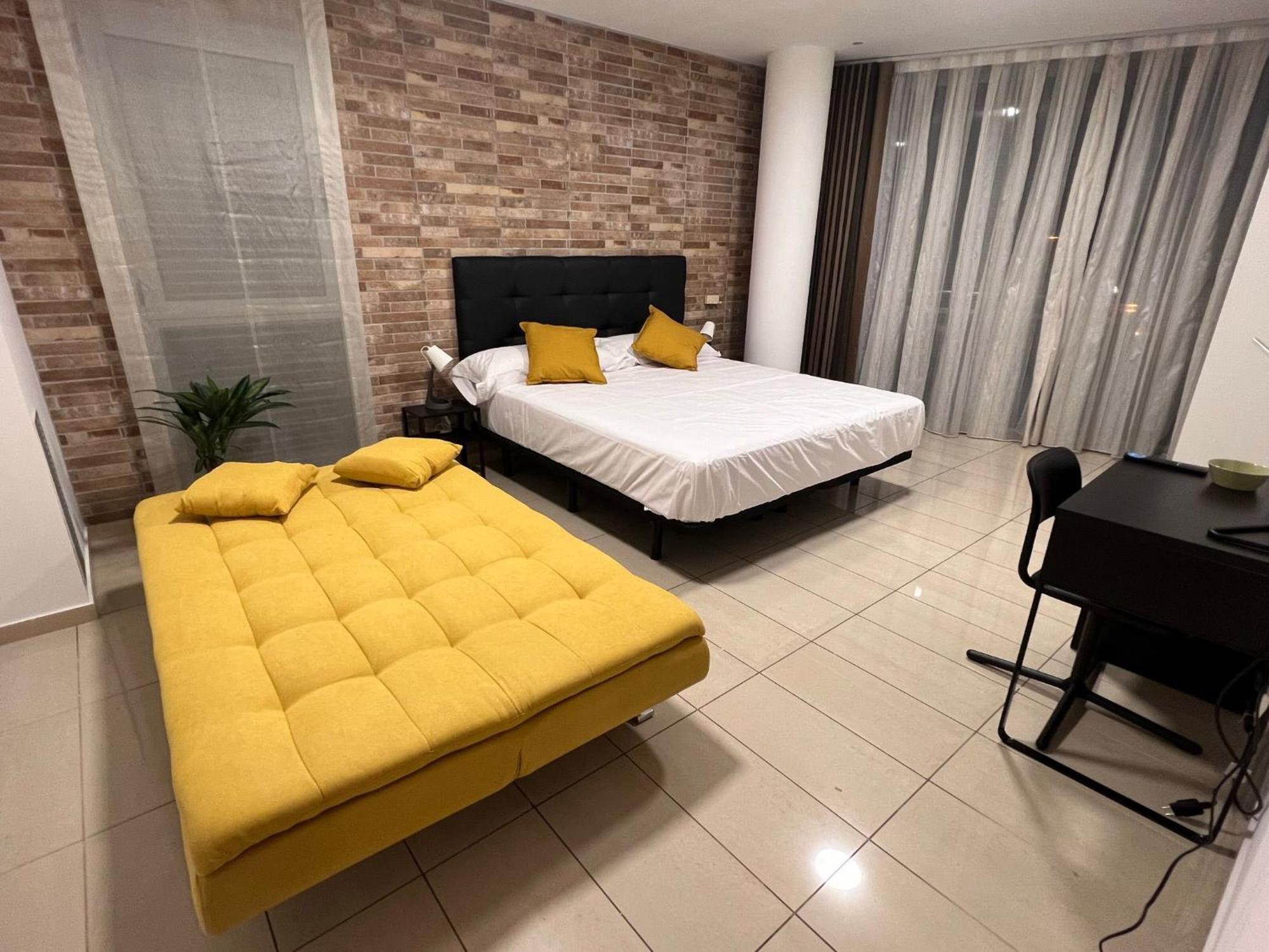 הוספיטלט דה יוברגאט Fira Gran Via 2 - Private Rooms In A Shared Apartment - Habitaciones Privadas En Apartamento Compartido מראה חיצוני תמונה