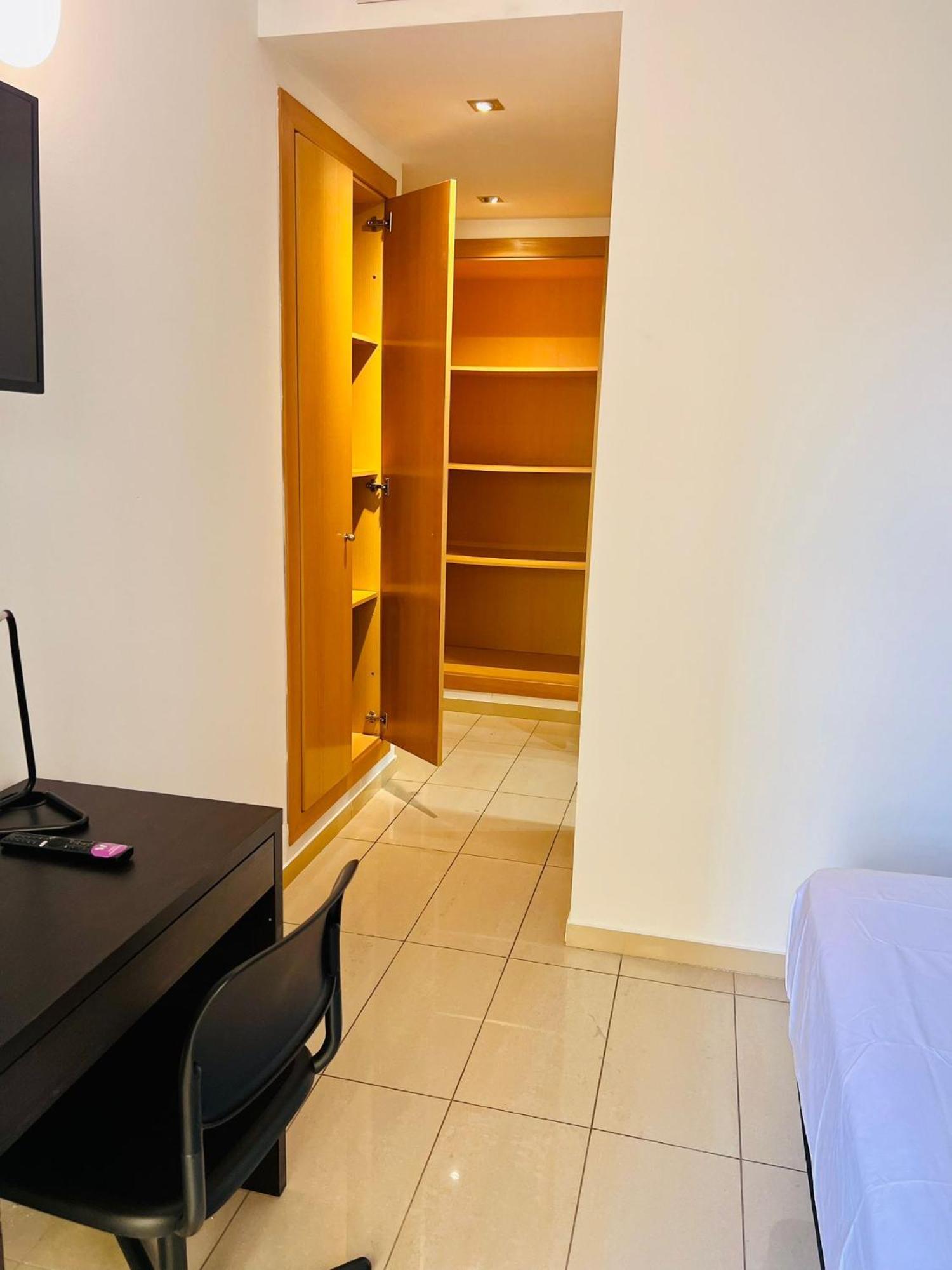 הוספיטלט דה יוברגאט Fira Gran Via 2 - Private Rooms In A Shared Apartment - Habitaciones Privadas En Apartamento Compartido מראה חיצוני תמונה