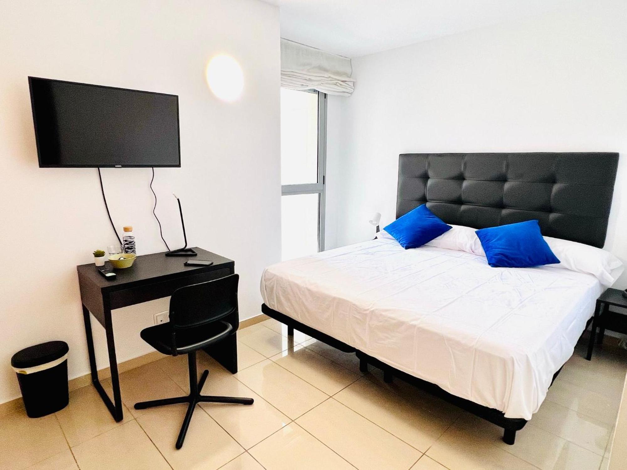 הוספיטלט דה יוברגאט Fira Gran Via 2 - Private Rooms In A Shared Apartment - Habitaciones Privadas En Apartamento Compartido מראה חיצוני תמונה