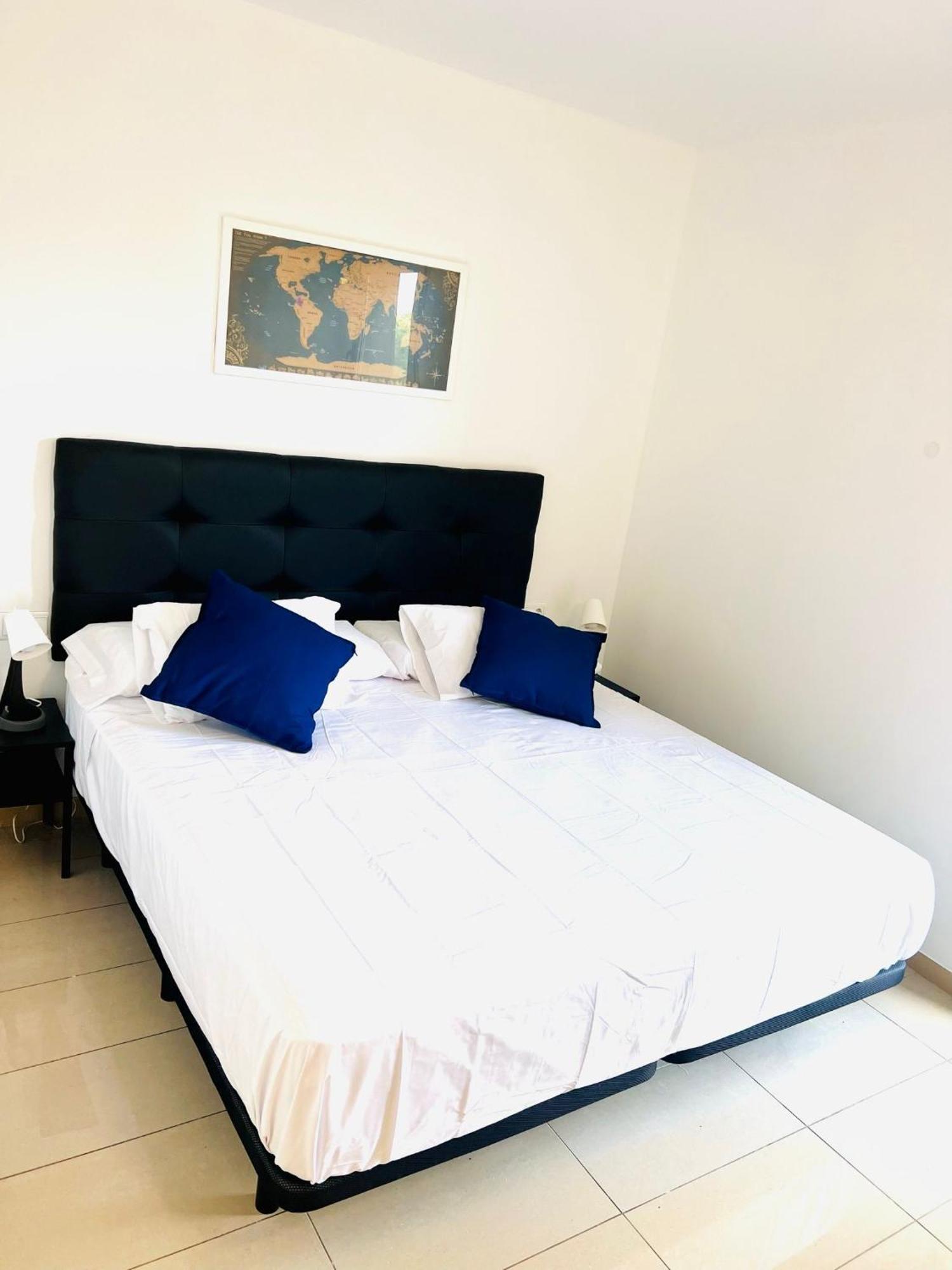 הוספיטלט דה יוברגאט Fira Gran Via 2 - Private Rooms In A Shared Apartment - Habitaciones Privadas En Apartamento Compartido מראה חיצוני תמונה