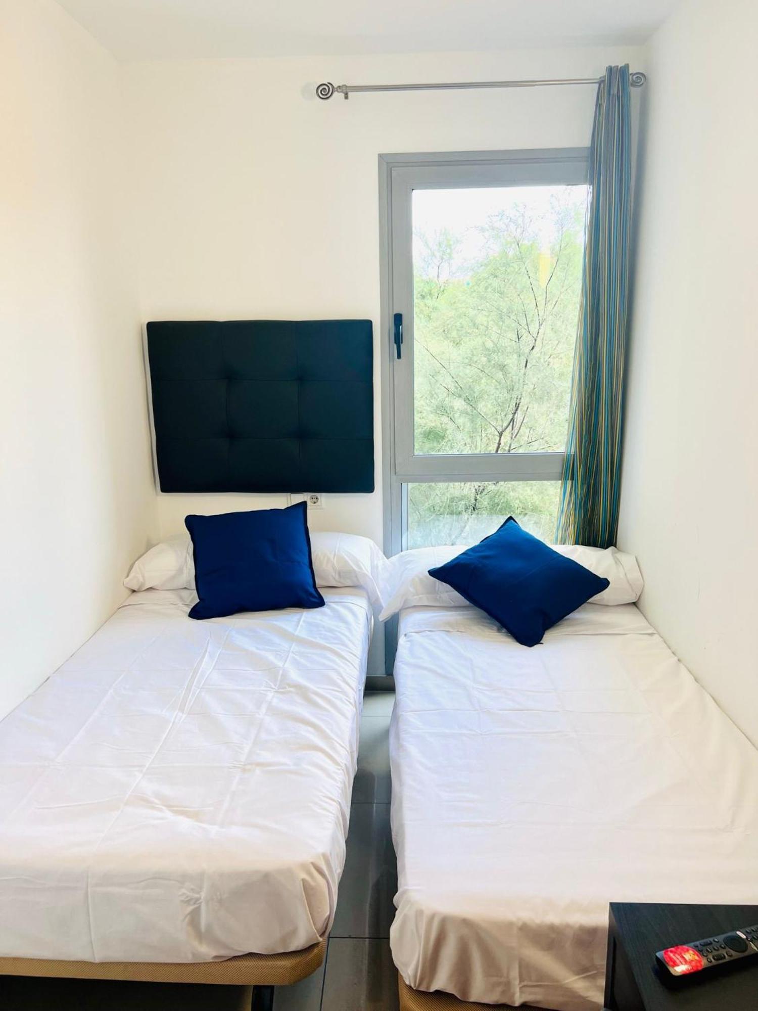 הוספיטלט דה יוברגאט Fira Gran Via 2 - Private Rooms In A Shared Apartment - Habitaciones Privadas En Apartamento Compartido מראה חיצוני תמונה